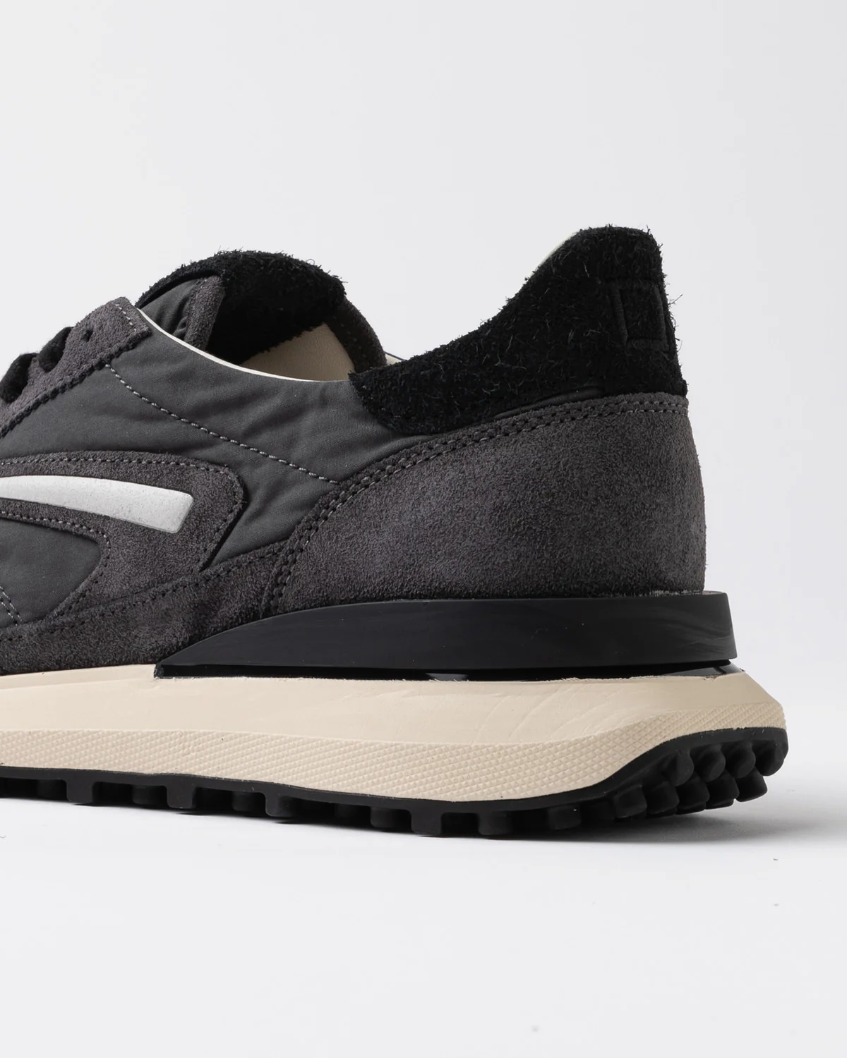 D.A.T.E | Baskets en daim et nylon ''Athleta Touch'' - Gris – Image 4