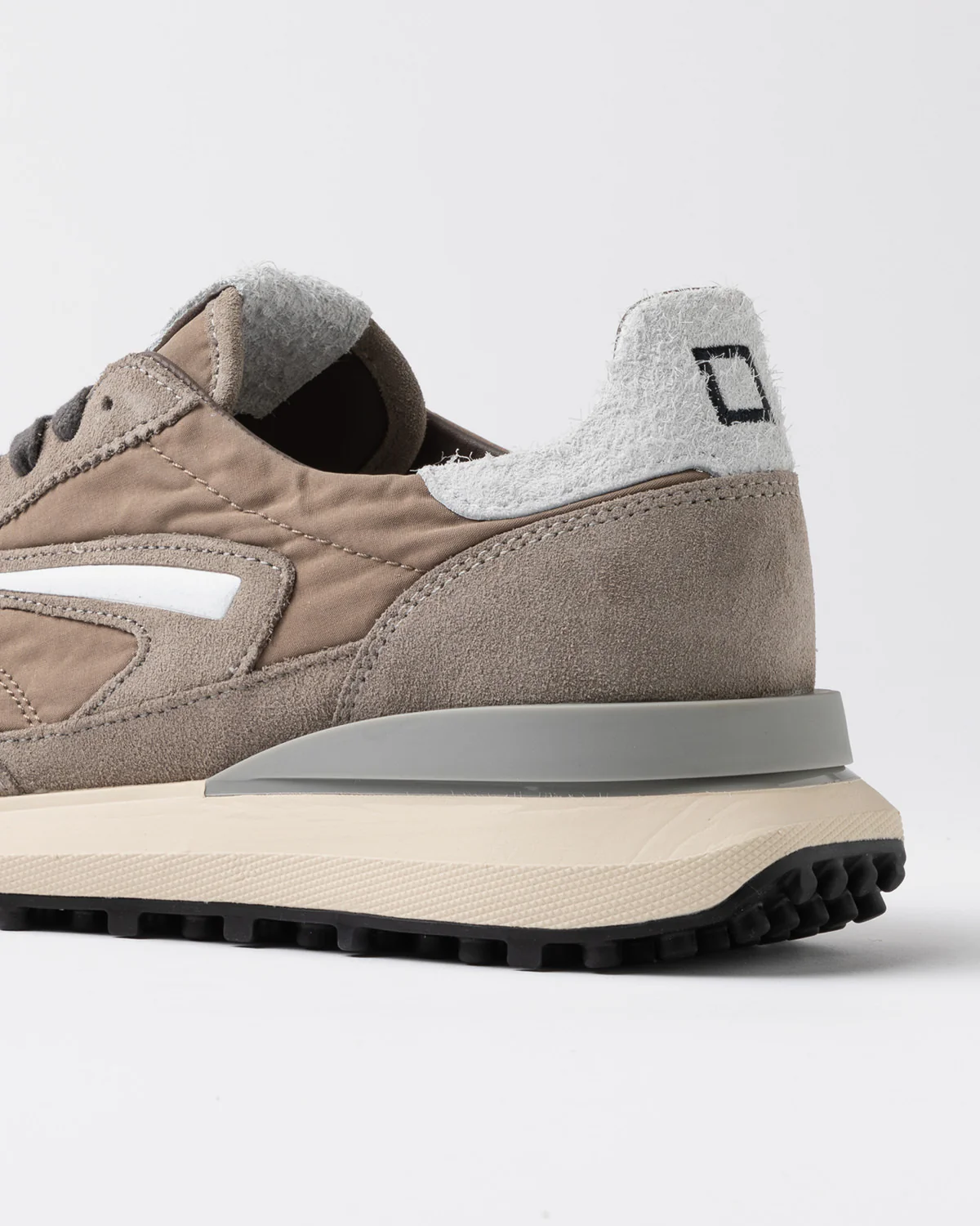 D.A.T.E | Baskets en daim et nylon ''Athleta Touch'' - Taupe – Image 5