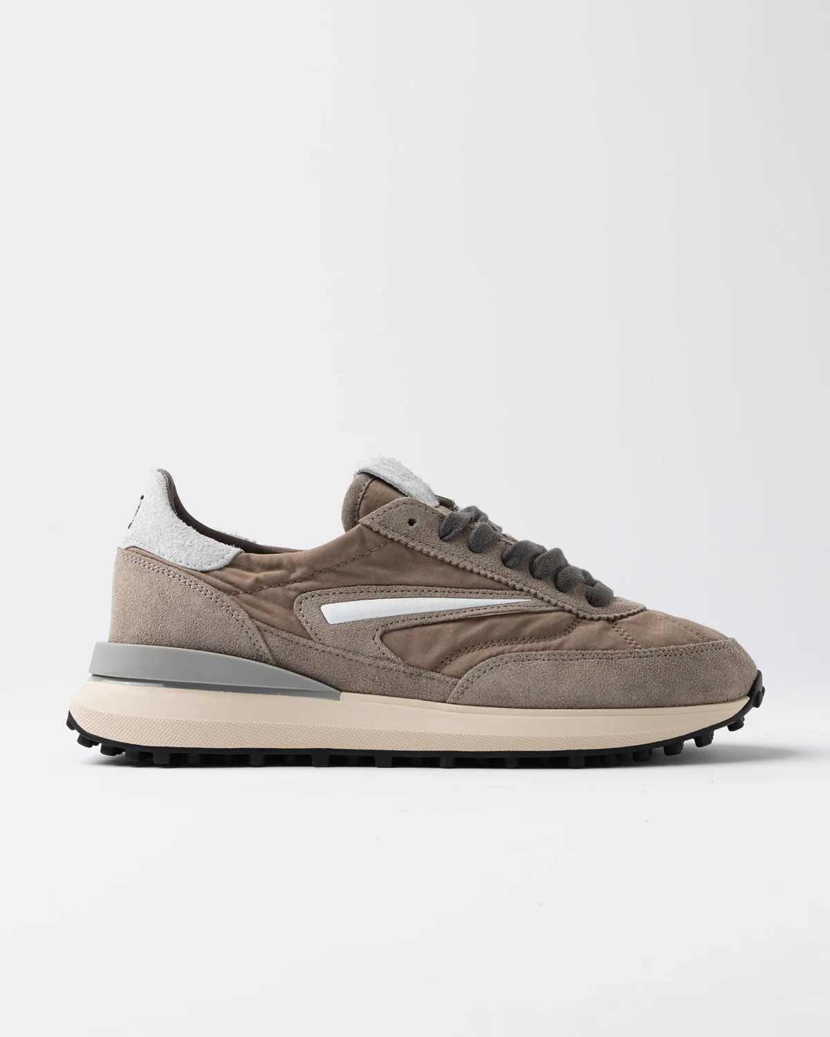 D.A.T.E | Baskets en daim et nylon ''Athleta Touch'' - Taupe – Image 3