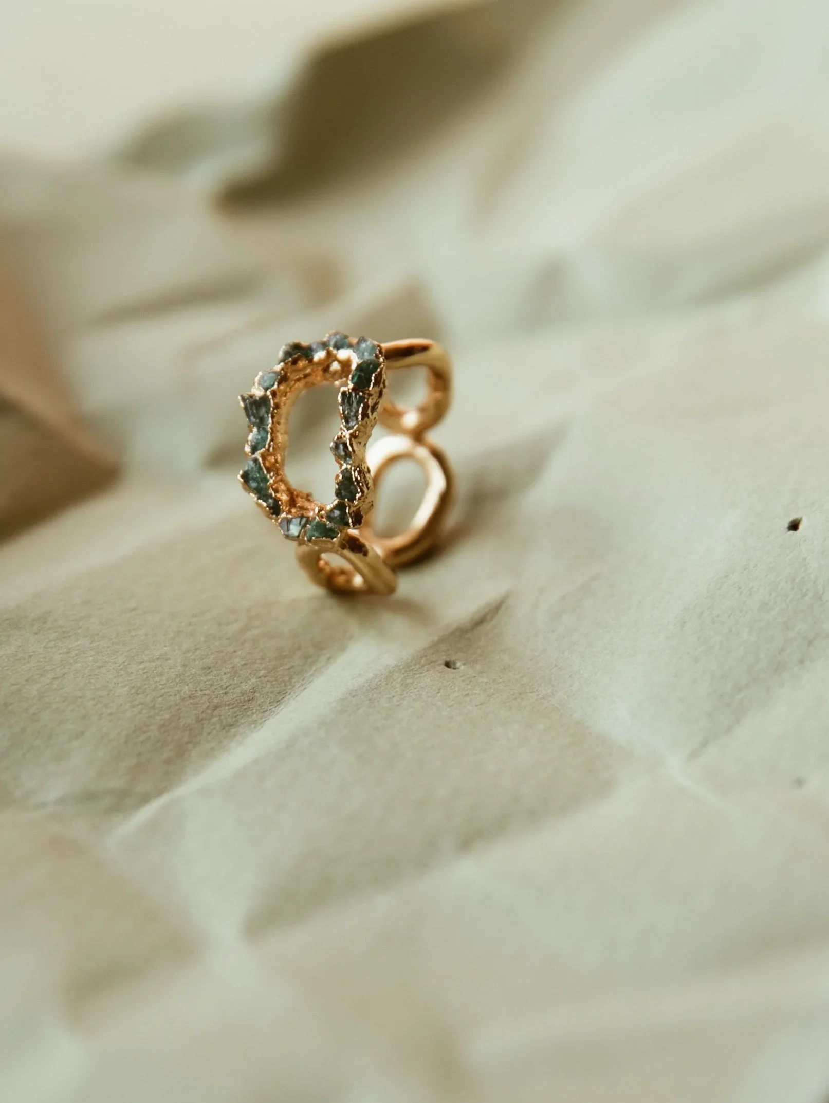 Fenomena - BAGUE D'ÉCORCE D'ÉMERAUDE - Plaqué Or – Image 3