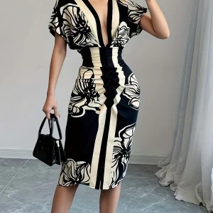 Jorelia - Robe Plissée Chic – Sophistication et Élégance Intemporelle