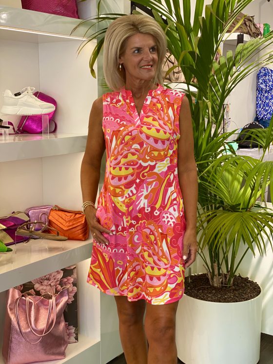 Ilira - Robe élégante à col en V – Image 4